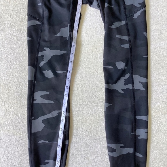 Athleta Camo Contender 7/8 Tight Woman’s Size XS Black & Grey Zip Pockets - Picture 13 of 14
